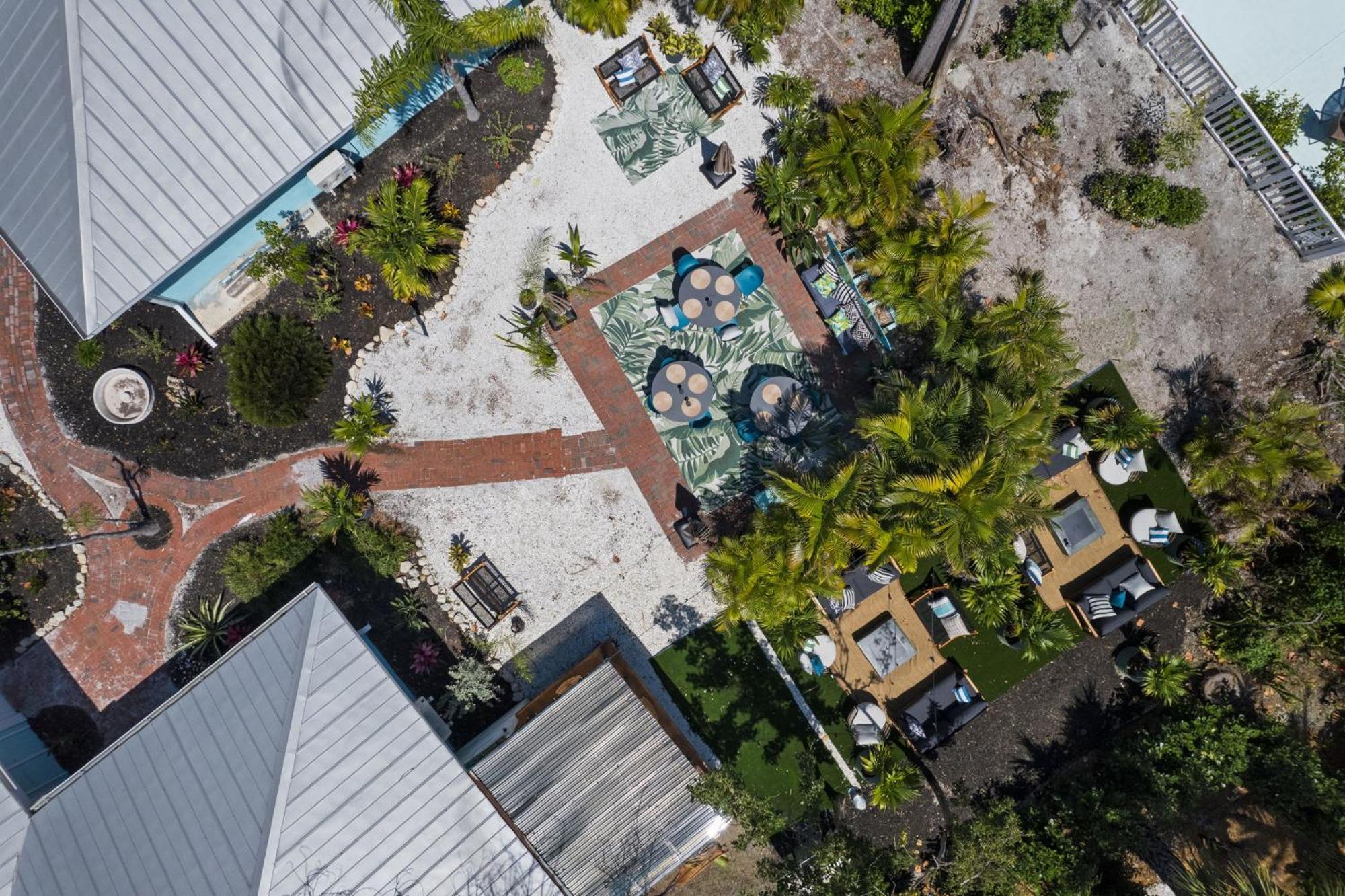 Captain Ed's - Charming At Palmview Of With Bikes Sanibel
